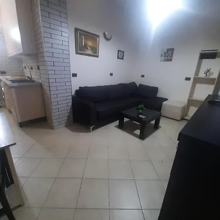 Lovely Appartament 1-4 Gjm * ティラナ