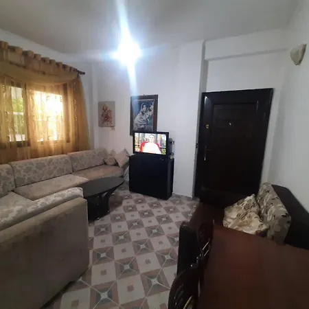 Lovely Appartament 1-4 Gjm * ティラナ